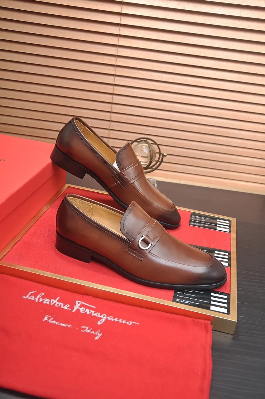 Men's shoes 💰520💶【Ferragamo/Ferragamo】The latest model in the counter. Original imported high-quality cowhide with open sides + imported 🐂 water-dyed cowhide lining + original luxury metal buckle + original combination outsole. No pressure for comparison. 38--45 (45 is custom-made and cannot be returned or exchanged)